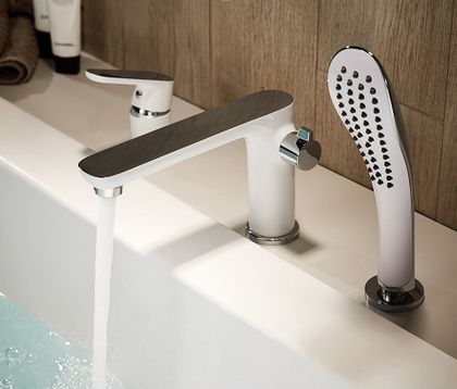 Смеситель на борт ванны Ledeme  L1153W на 3 отверстия